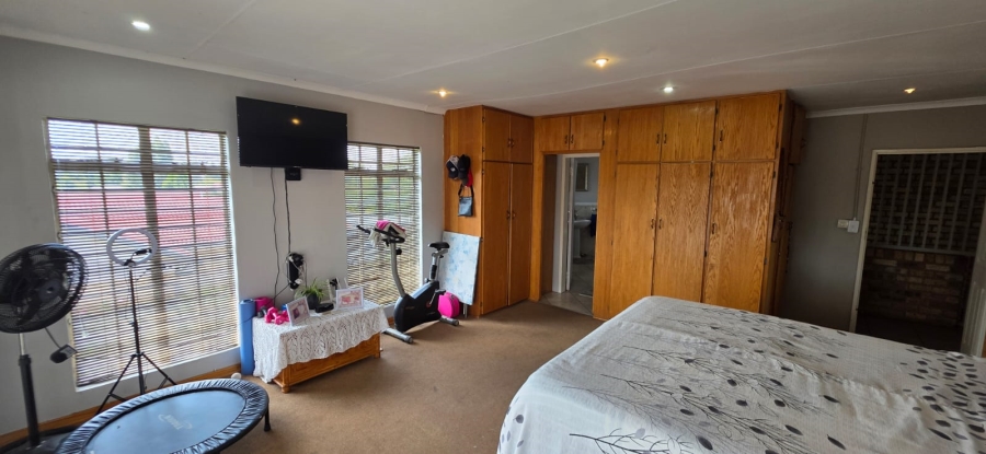 4 Bedroom Property for Sale in Miederpark North West